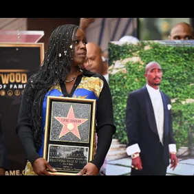 US-ENTERTAINMENT-MUSIC-HWOF-TUPAC