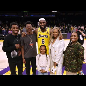 Oklahoma City Thunder v Los Angeles Lakers