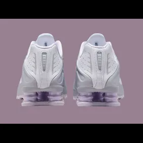 Nike-Shox-R4-White-Metallic-Platinum-Barely-Grape-HF5076-100-5