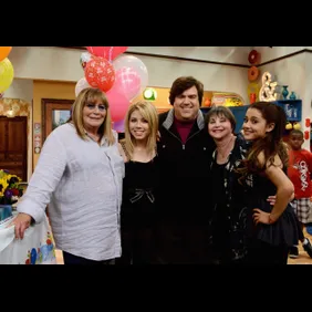 Nickelodeon's Sam &amp; Cat Reunites Penny Marshall And Cindy Williams