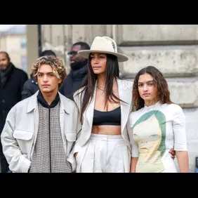 Stella McCartney : Outside Arrivals - Paris Fashion Week - Womenswear Fall Winter 2023-2024