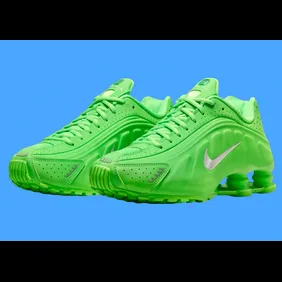 Nike-Shox-R4-Green-Strike-HV0839-398