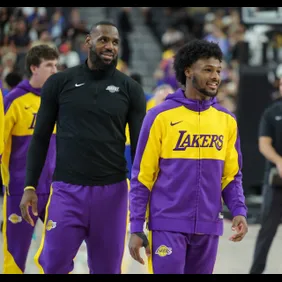 Golden State Warriors v Los Angeles Lakers