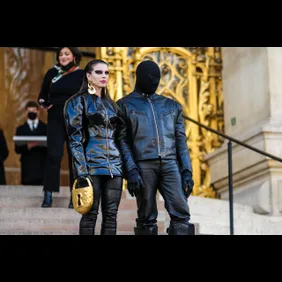 Celebrity Sightings : Day One - Paris Fashion Week - Haute Couture Spring/Summer 2022