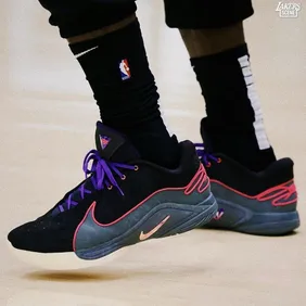 Nike-LeBron-22-Blacklight-FZ1094-001