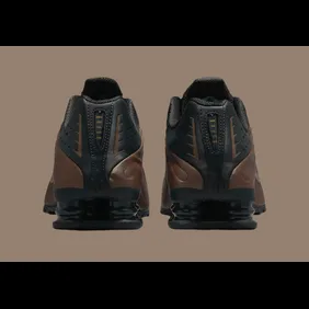 Nike-Shox-R4-Off-Noir-Ironstone-AR3565-007-4