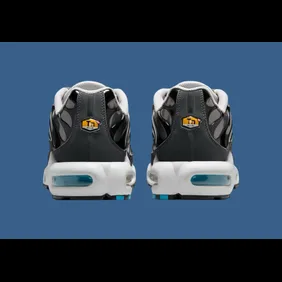 Nike-Air-Max-Plus-Iridescent-HV2525-001-5