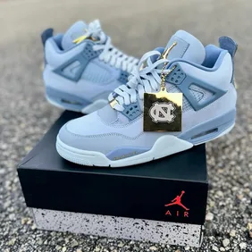 Air-Jordan-4-UNC-2025-PE