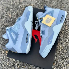 Air-Jordan-4-UNC-2025-PE-2