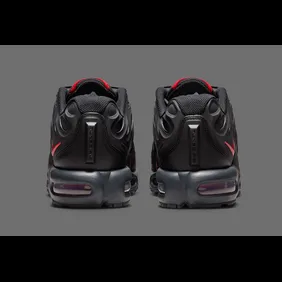 Nike-Air-Max-Plus-Drift-Bred-FD4290-013-4