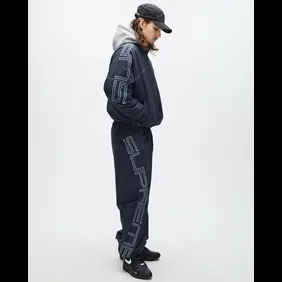 Supreme-Nike-Air-Max-1-87-Black-White-HF8813-001