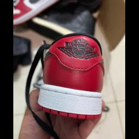 air-jordan-1-low-og-chicago-sneaker-news