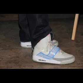 http_3A_2F_2Fhypebeast.com_2Fimage_2F2008_2F06_2Fnike-air-yeezy-tinker-hatfield