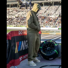 michael-jordan-air-jordan-4-marquette-nascar-1