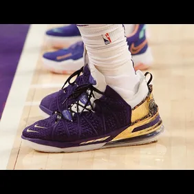 timeline_201222_shoe_lebron18-ringceremony1