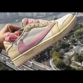 travis-scott-air-jordan-1-low-og-muslin-shy-pink-iq7604-100-3