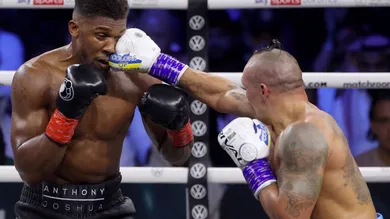 TOPSHOT-BOX-HEAVY-UKR-GBR-USYK-JOSHUA