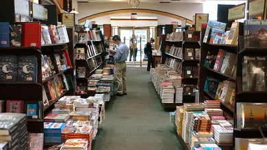 Customers Shop At Barnes And Noble In Rockefeller Center