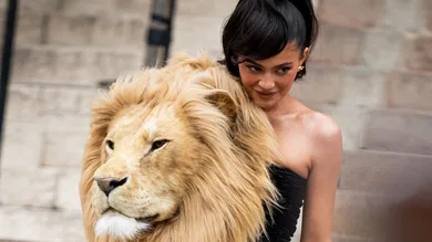 Street Style - Paris Fashion Week - Haute Couture Spring Summer : Day One