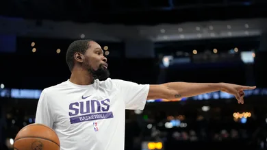 Phoenix Suns v Milwaukee Bucks