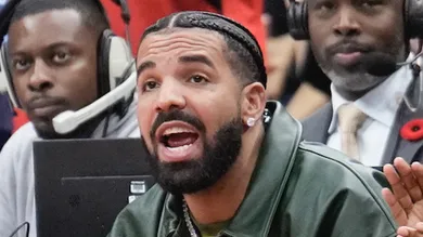 Drake Jumbotron Poppin Fan 42H Bra Tour