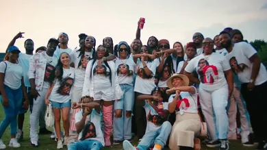 quaov hold me music video