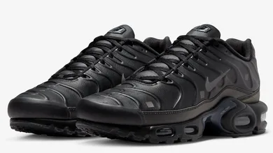 A-COLD-WALL-Nike-Air-Max-Plus-Black-FD7855-001-4