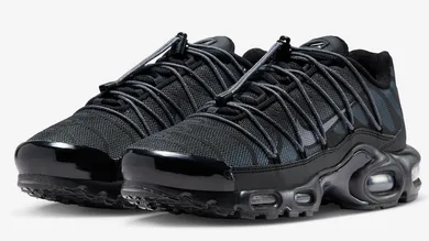 Nike-Air-Max-Plus-Utility-Black-Reflective-FZ2770-001-4