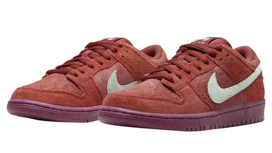 ipad_nike-sb-dunk-low-mystic-red-0