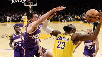 Phoenix Suns v Los Angeles Lakers