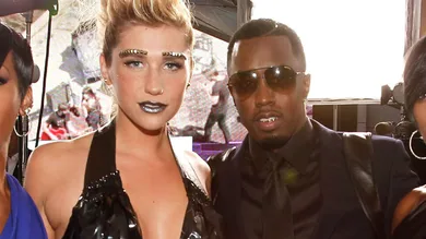 2010 American Music Awards - Red Carpet