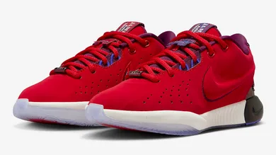 Nike-LeBron-21-James-Theater-4