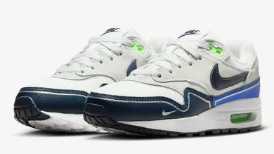 Nike-Air-Max-1-GS-Obsidian-Hyper-Royal-Green-Strike-4-1068x778