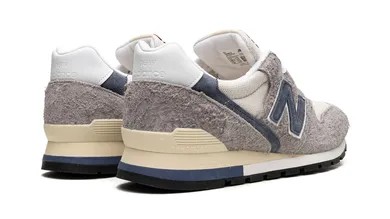 new-balance-996-made-in-usa-grey-navy_20469069_45668928_2048-back-view