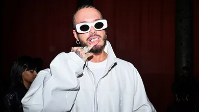 FASHION-FRANCE-WOMEN-VETEMENTS-FRONT ROW