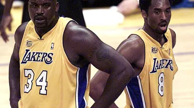 Los Angeles Lakers' Shaquille O'Neal (R) and Kobe