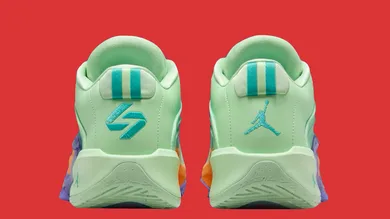 SneakerHeader.001