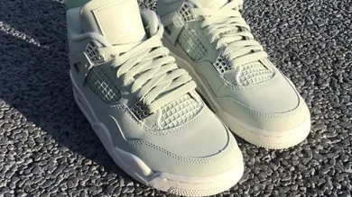 Air-Jordan-4-WMNS-Seafoam-HV0823-003
