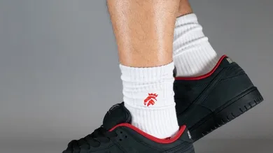 Supreme-Nike-SB-Dunk-Low-Black-HQ8487-001-On-Feet-4