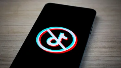 FRANCE-SOCIETE-ILLUSTRATION-SMARTPHONE-INTERDICTION-TIKTOK-SOCIA