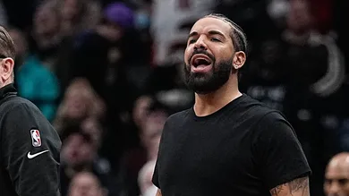 Drake Gifts 20K Fans Rock Paper Scissors Hip Hop News