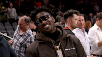 Antonio Brown DM Tom Brady Psychologist NFL News