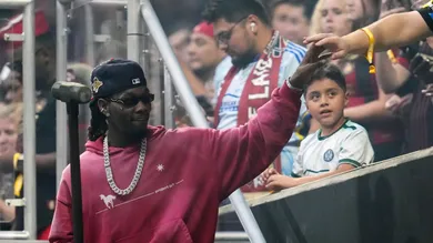 Offset Shade Cardi B Signing Fan Magazine Hip Hop News