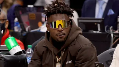 Antonio Brown Slams Woah Vicky Sports News