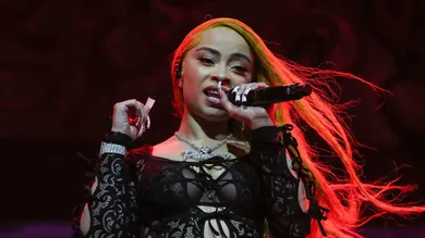 Ice Spice Mom Viral Selfie Hip Hop News