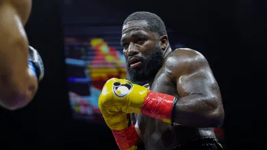 Adrien Broner v Blair Cobbs