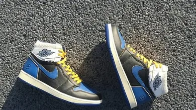 shoes with lightning bolt jordan 1