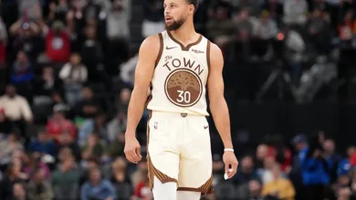 steph-curry-wears-black-cat-4s-cp3-pes-kobe-4s-sneaker-news