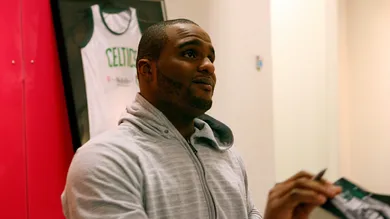 T-Mobile Celebrates Partnership With Boston Celtics With Tip Off Tuesdays And Meet & Greet With Glen Davis