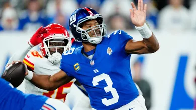 New York Giants quarterback Russell Wilson (3) passes to a teammate before Kansas City Chiefs cornerback Jaylen Watson (35) can
